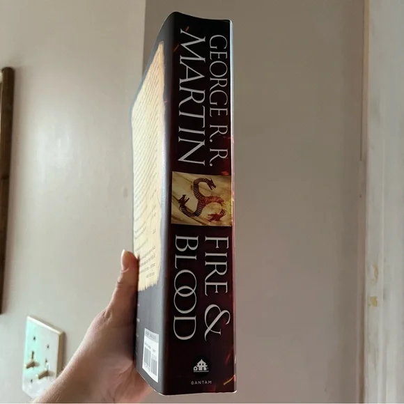 📚 4/25$📚 Fire and Blood Book by George R. R. Martin - Picture 3 of 6